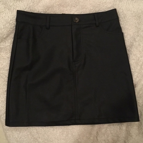 Black Faux Leather pleather skirt NWT - Picture 2 of 7